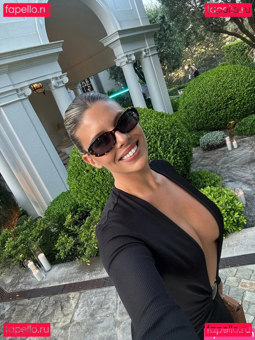 Natasha Oakley Onlyfans Photo Gallery 