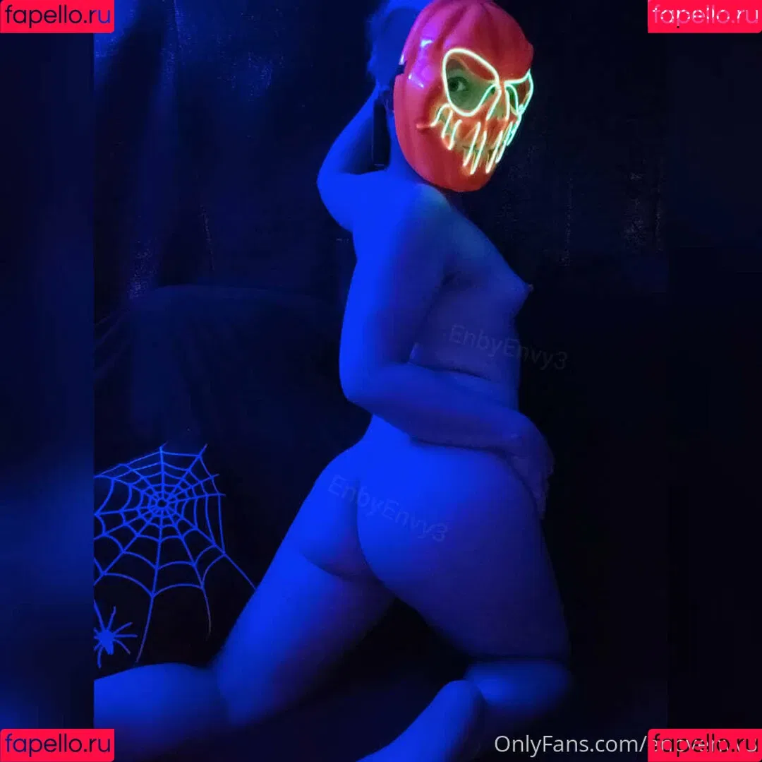enbyenvy3 Onlyfans Photo Gallery 