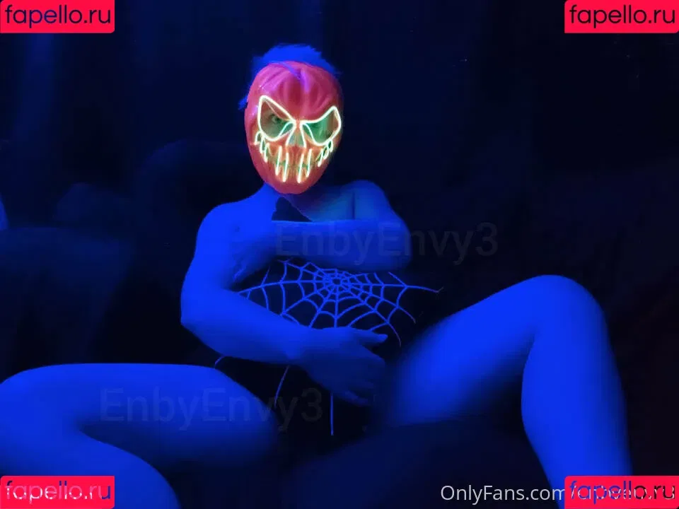 enbyenvy3 Onlyfans Photo Gallery 