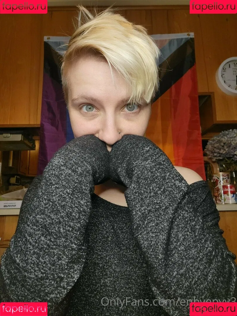 enbyenvy3 Onlyfans Photo Gallery 