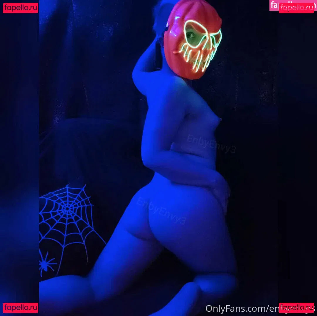 enbyenvy3 Onlyfans Photo Gallery 