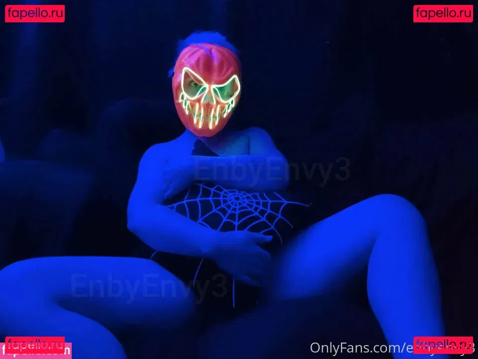 enbyenvy3 Onlyfans Photo Gallery 