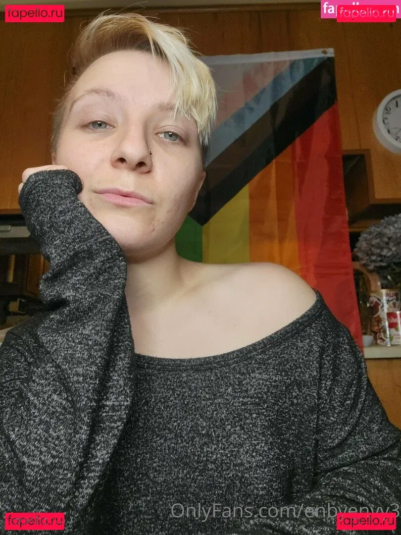 enbyenvy3 Onlyfans Photo Gallery 
