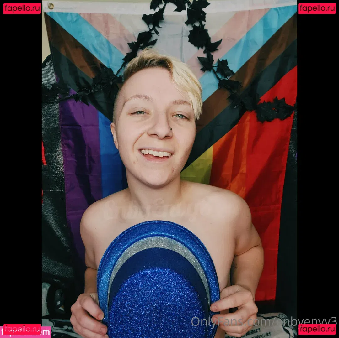 enbyenvy3 Onlyfans Photo Gallery 