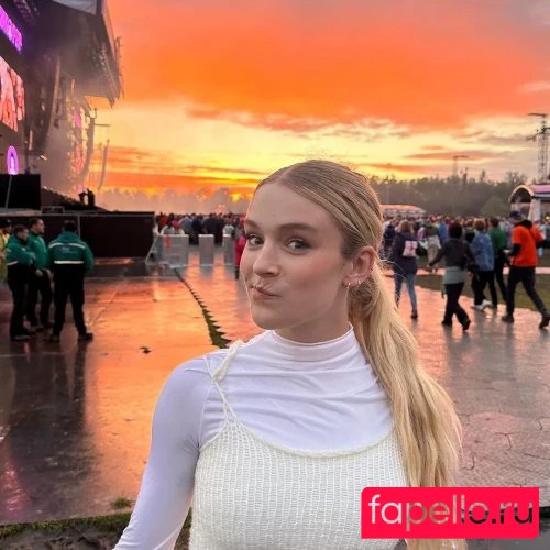 Pommelien Thijs Onlyfans Photo Gallery 