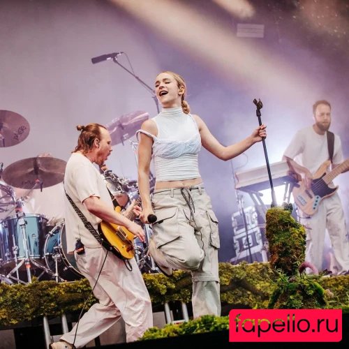 Pommelien Thijs Onlyfans Photo Gallery 