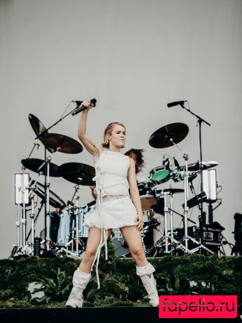 Pommelien Thijs Onlyfans Photo Gallery 