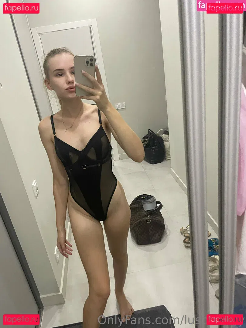 lustymolly Onlyfans Photo Gallery 