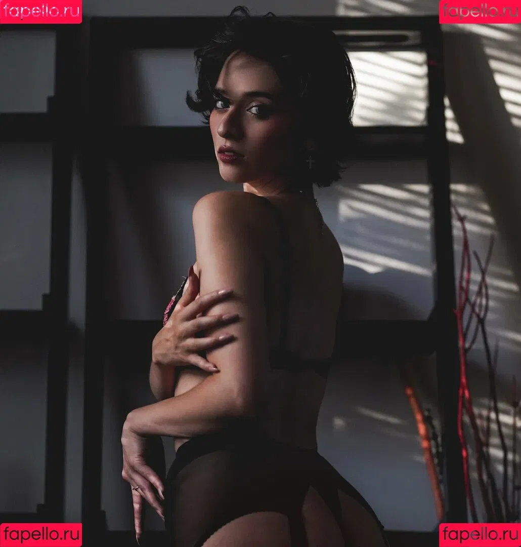 Vain Virgo Onlyfans Photo Gallery 