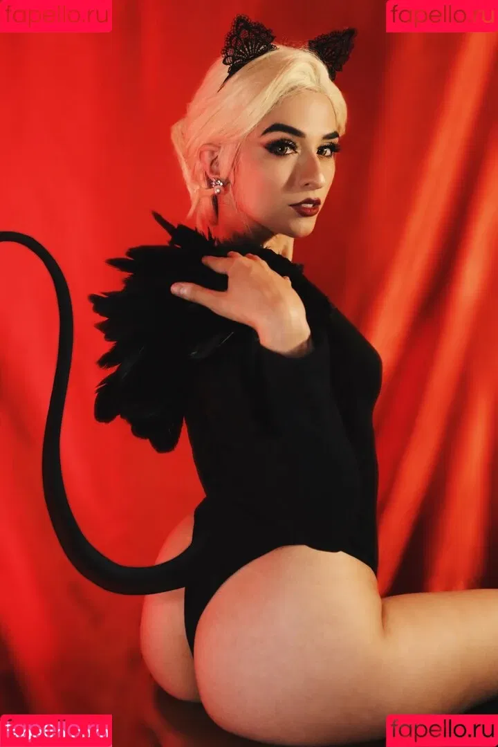 Vain Virgo Onlyfans Photo Gallery 