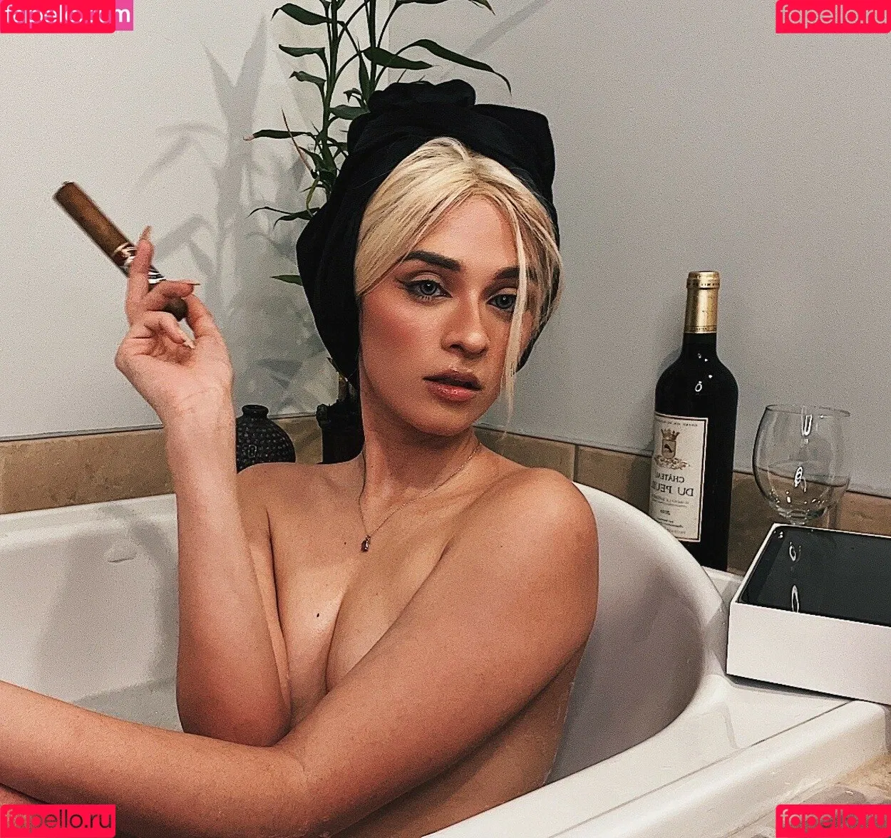 Vain Virgo Onlyfans Photo Gallery 
