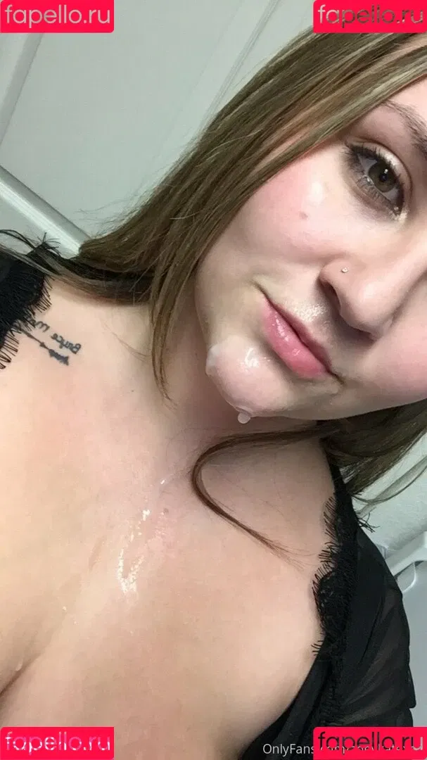 zoeykatexo2 Onlyfans Photo Gallery 