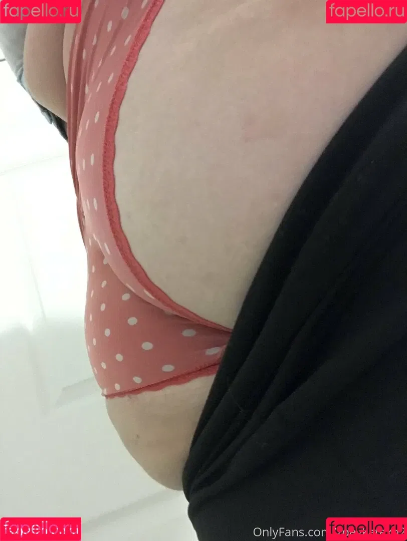 zoeykatexo2 Onlyfans Photo Gallery 