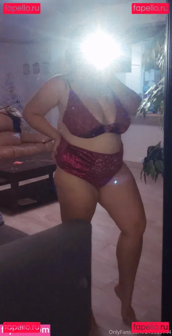 zoeykatexo2 Onlyfans Photo Gallery 