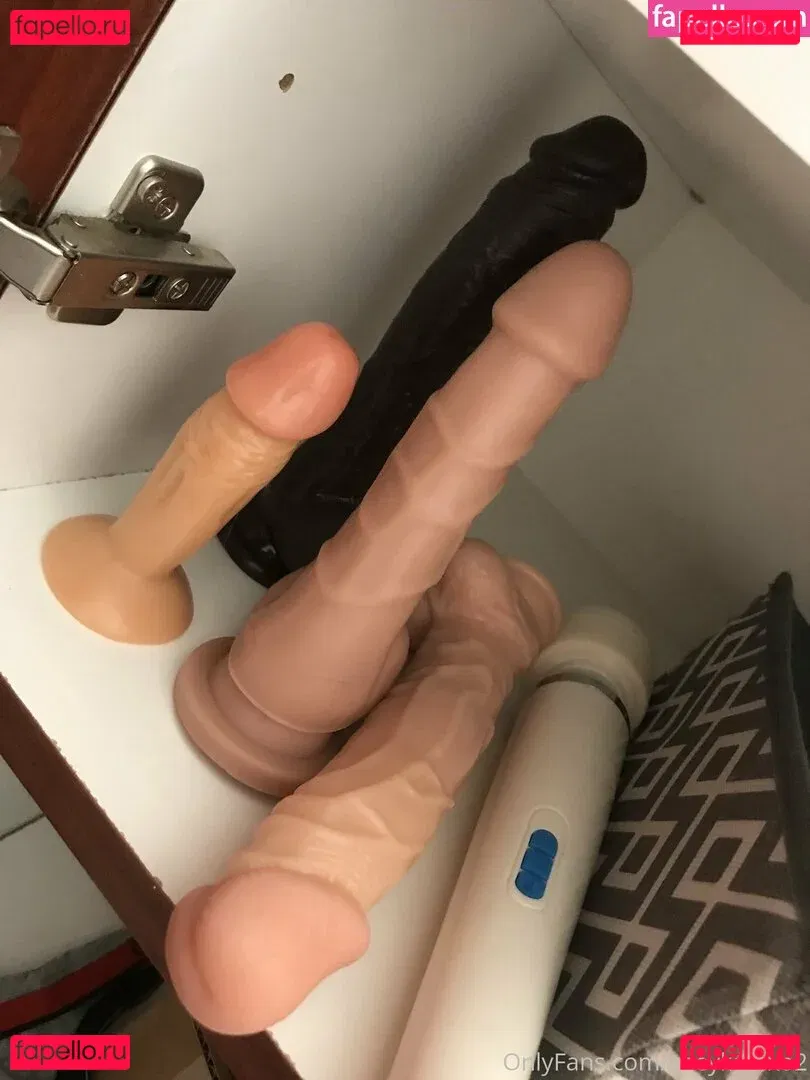 zoeykatexo2 Onlyfans Photo Gallery 