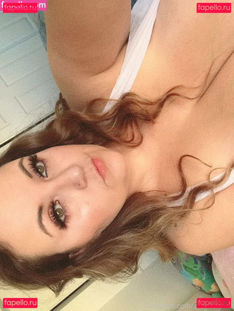 zoeykatexo2 Onlyfans Photo Gallery 