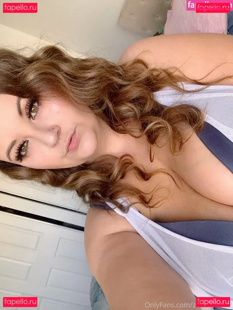zoeykatexo2 Onlyfans Photo Gallery 