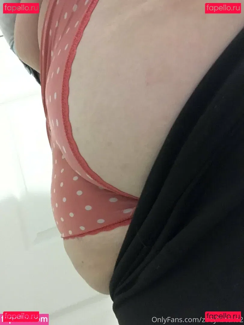 zoeykatexo2 Onlyfans Photo Gallery 