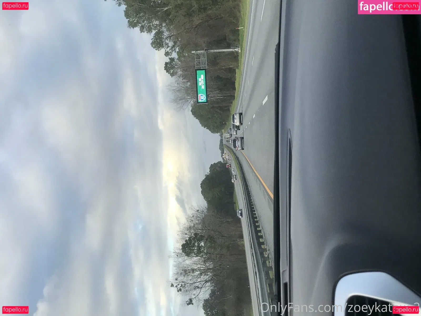 zoeykatexo2 Onlyfans Photo Gallery 