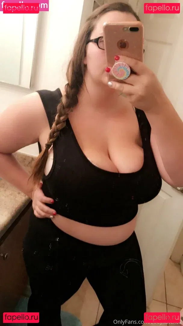 zoeykatexo2 Onlyfans Photo Gallery 