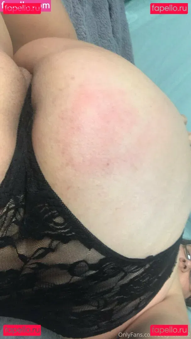 zoeykatexo2 Onlyfans Photo Gallery 