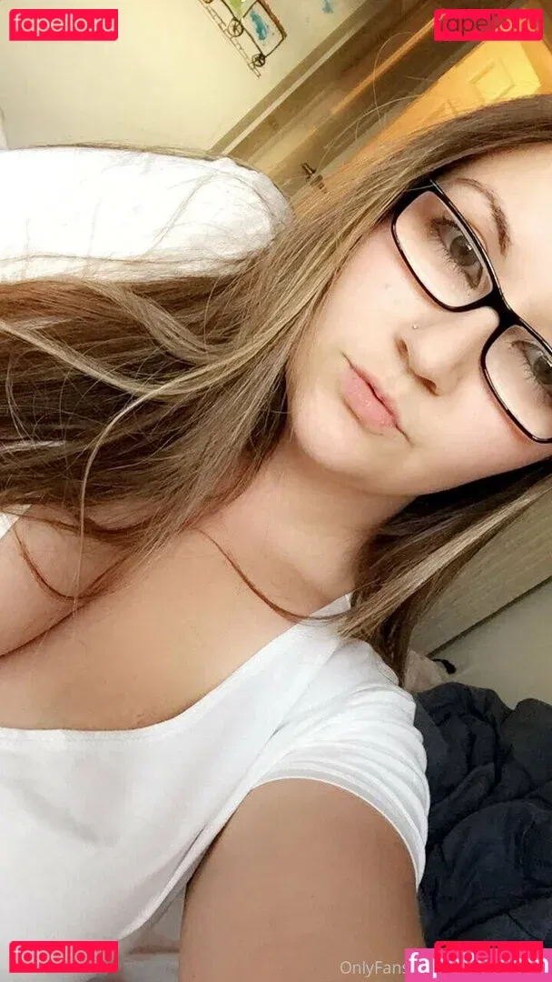 zoeykatexo2 Onlyfans Photo Gallery 