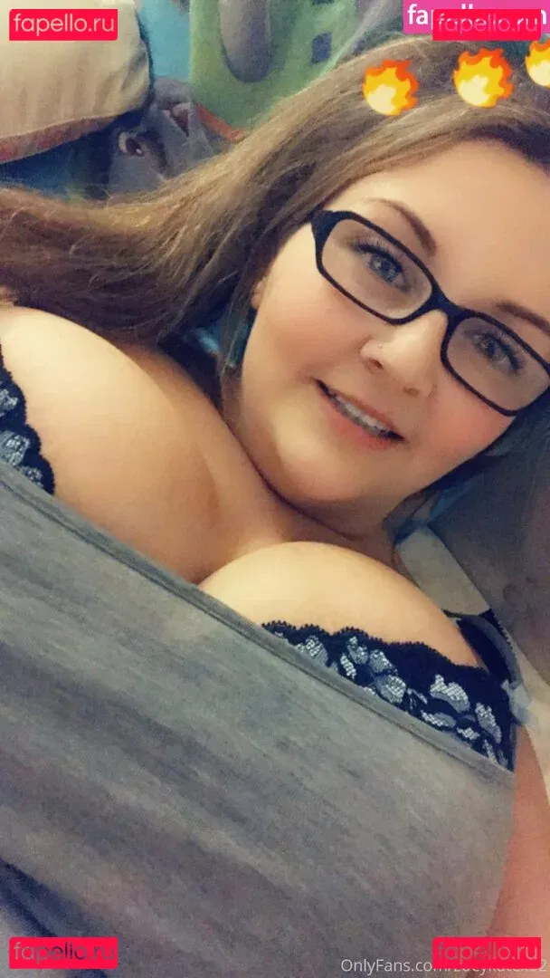 zoeykatexo2 Onlyfans Photo Gallery 