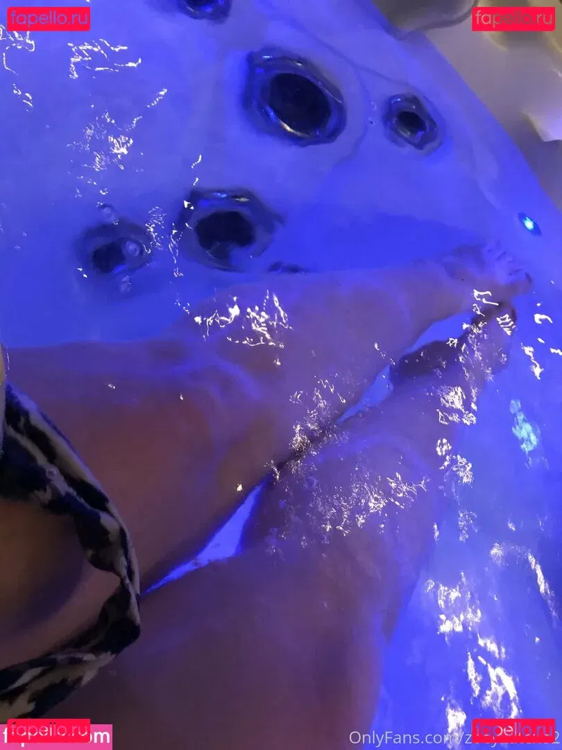 zoeykatexo2 Onlyfans Photo Gallery 