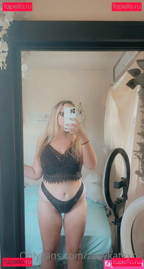 zoeykatexo2 Onlyfans Photo Gallery 