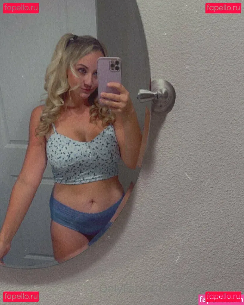 zoeykatexo2 Onlyfans Photo Gallery 