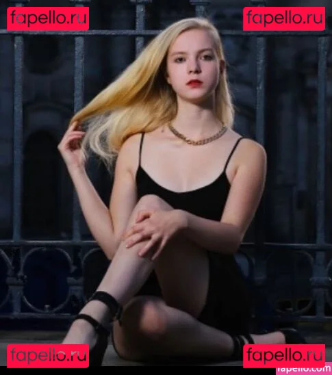 Emi Im Wunderland Onlyfans Photo Gallery 