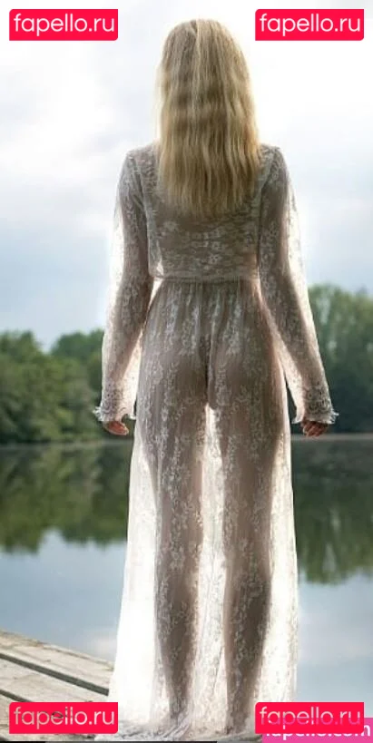 Emi Im Wunderland Onlyfans Photo Gallery 