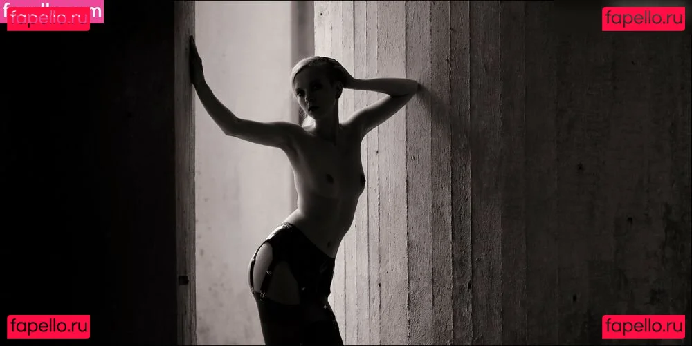 Emi Im Wunderland Onlyfans Photo Gallery 