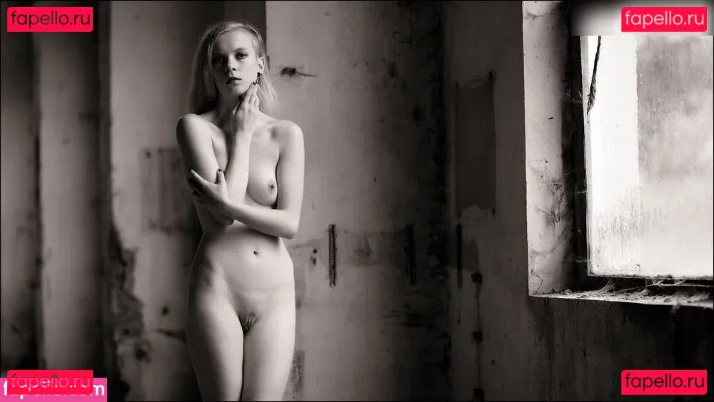 Emi Im Wunderland Onlyfans Photo Gallery 