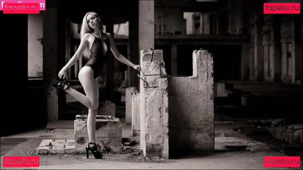 Emi Im Wunderland Onlyfans Photo Gallery 