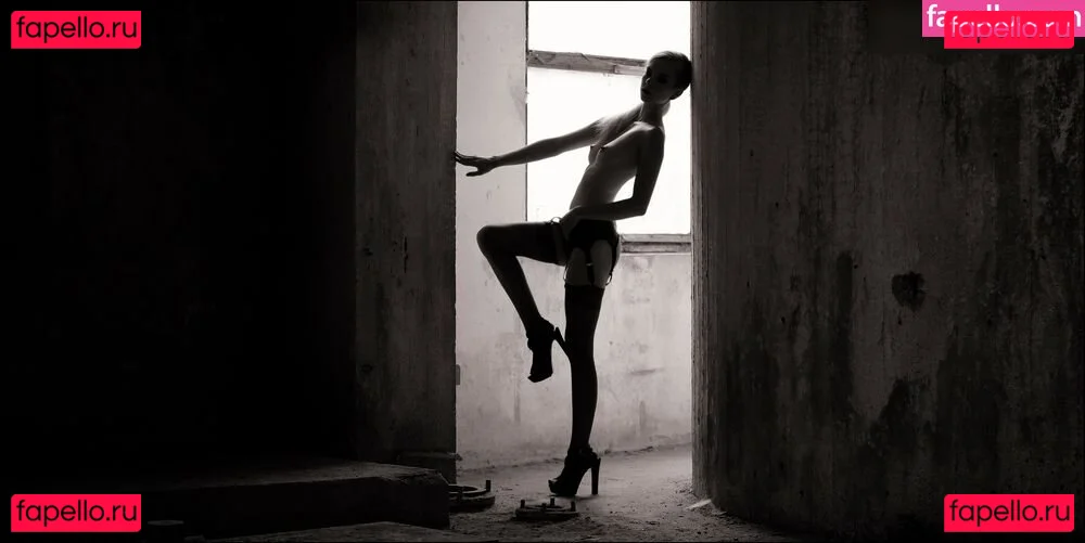 Emi Im Wunderland Onlyfans Photo Gallery 