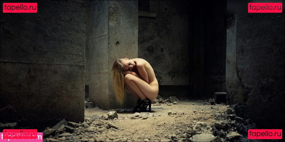 Emi Im Wunderland Onlyfans Photo Gallery 