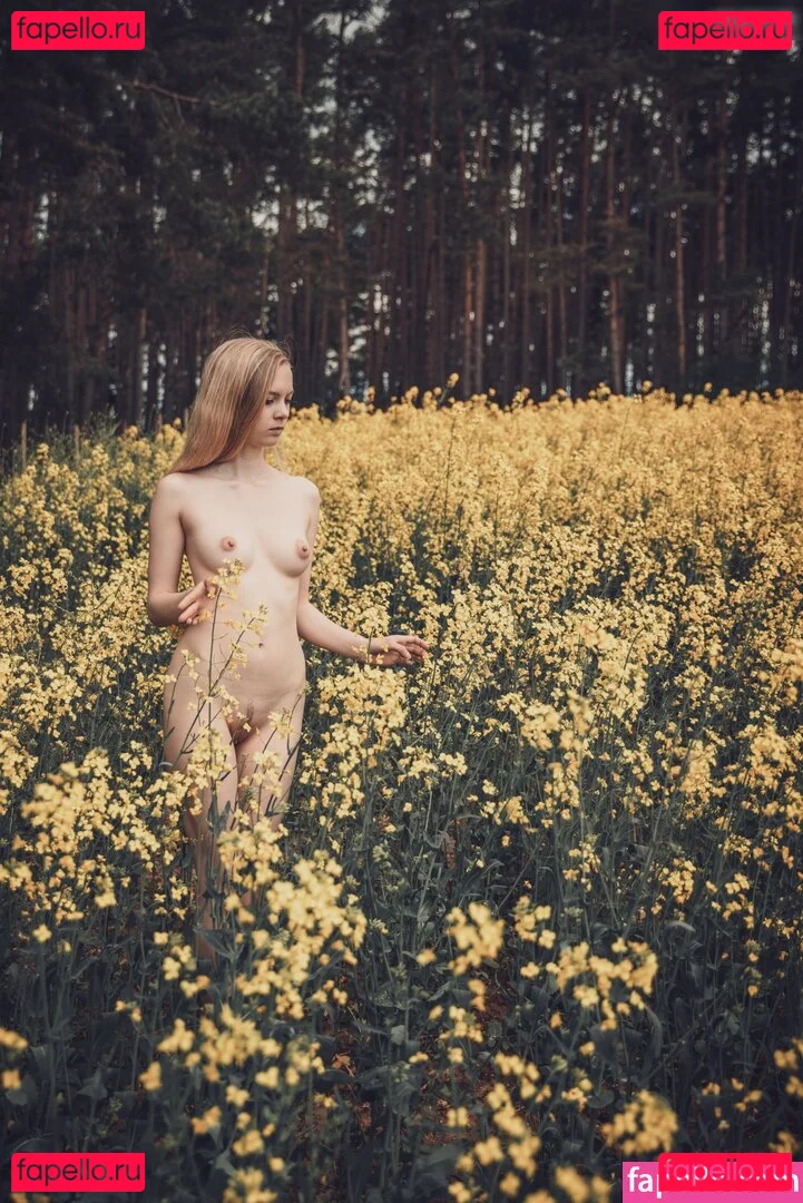 Emi Im Wunderland Onlyfans Photo Gallery 