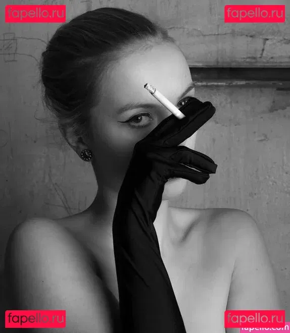 Emi Im Wunderland Onlyfans Photo Gallery 