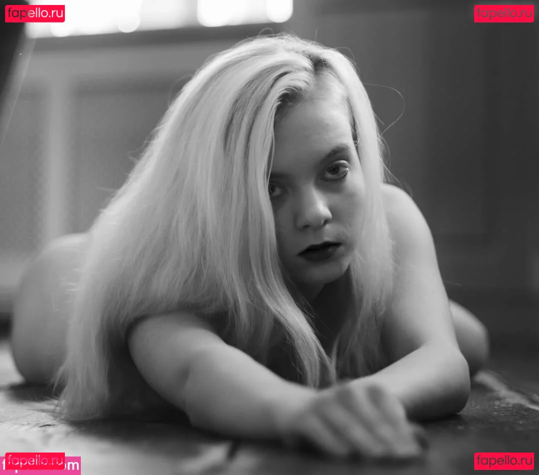 Emi Im Wunderland Onlyfans Photo Gallery 