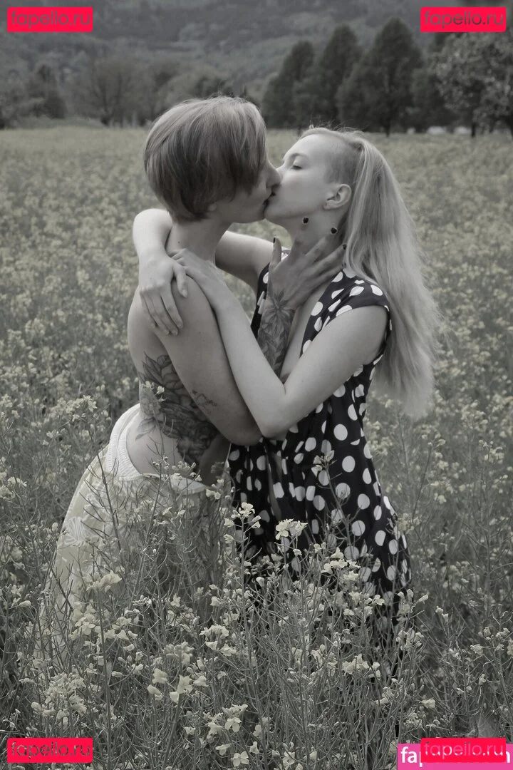 Emi Im Wunderland Onlyfans Photo Gallery 