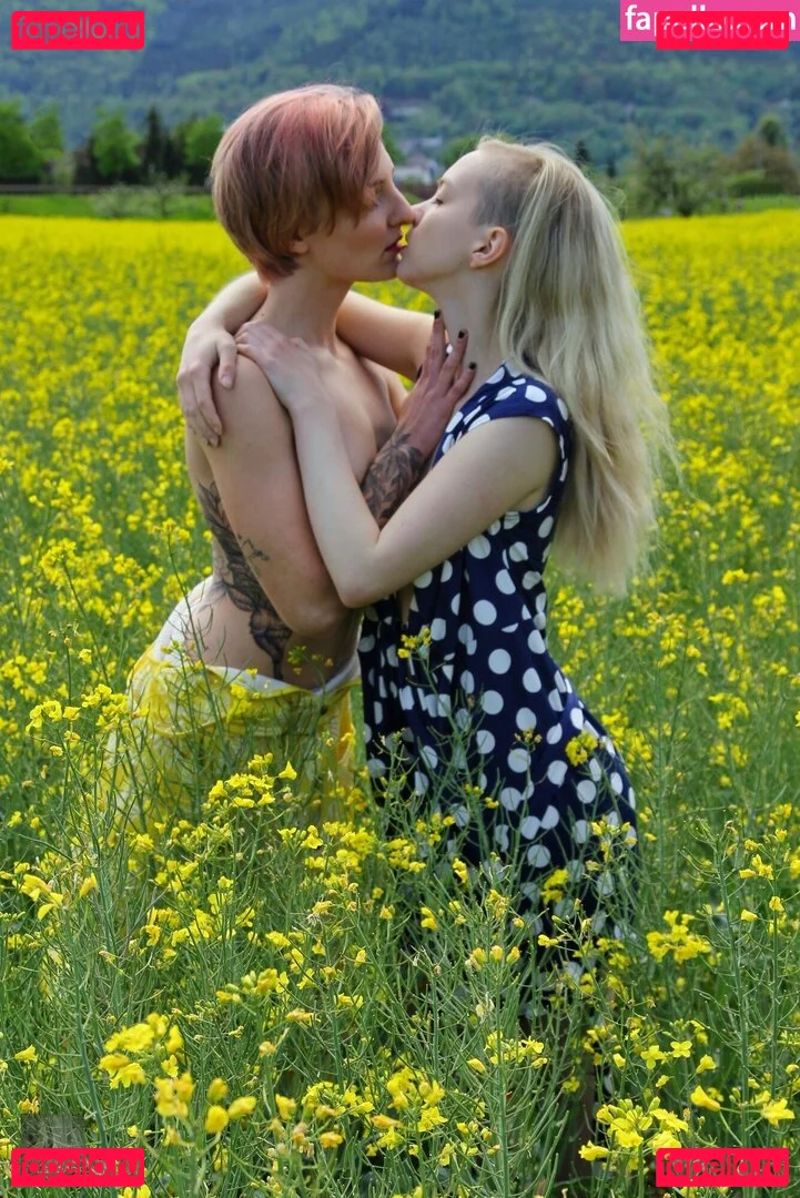 Emi Im Wunderland Onlyfans Photo Gallery 