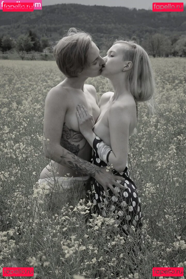 Emi Im Wunderland Onlyfans Photo Gallery 