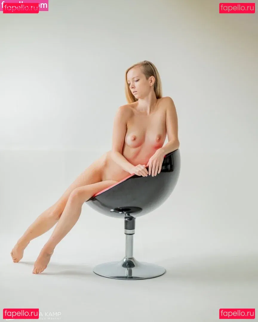 Emi Im Wunderland Onlyfans Photo Gallery 