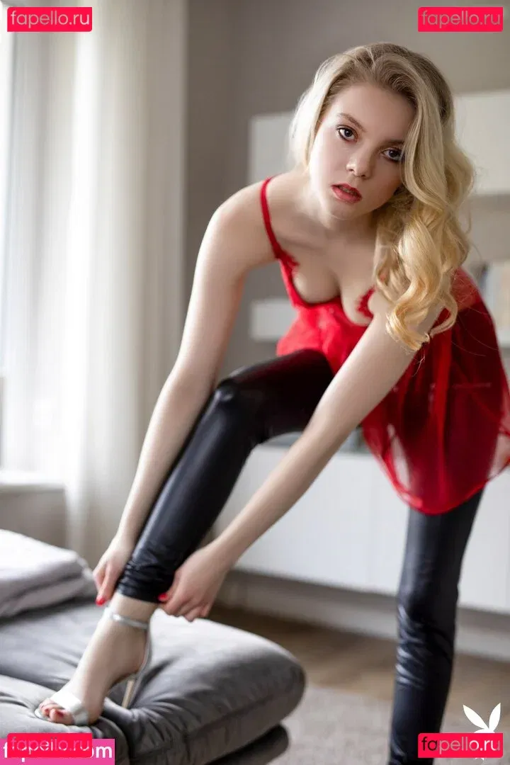 Emi Im Wunderland Onlyfans Photo Gallery 