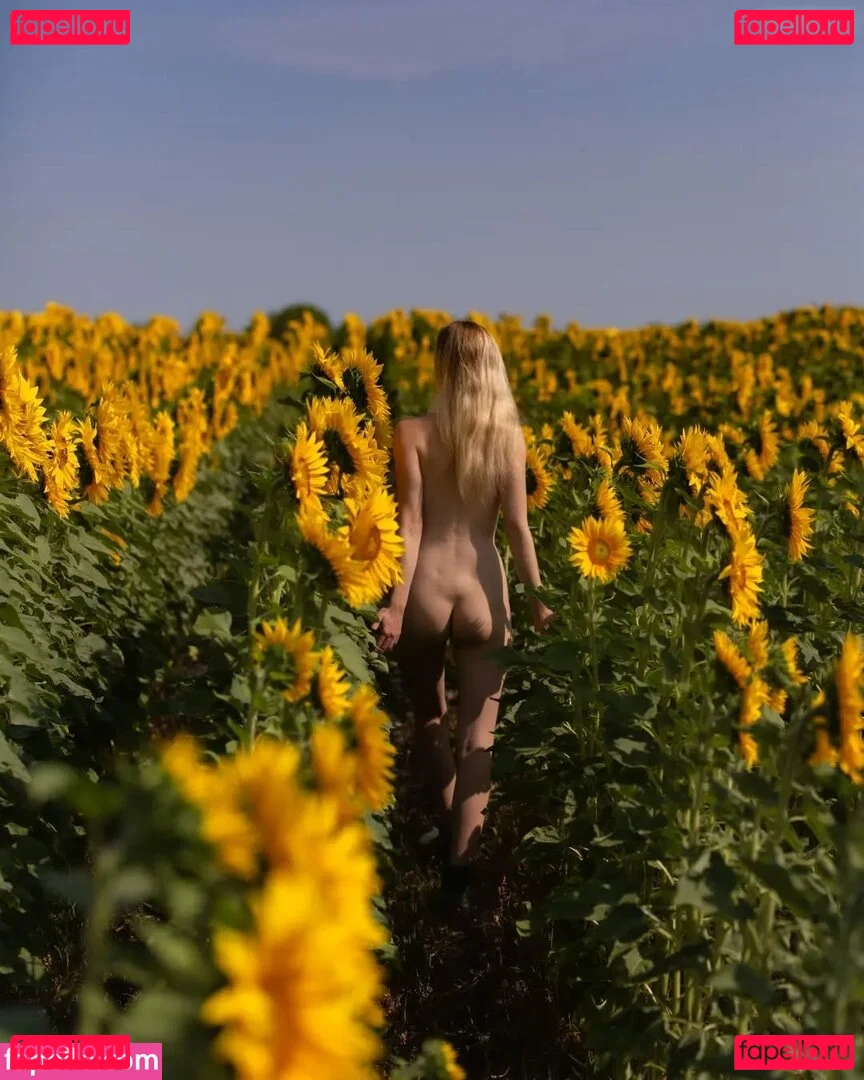 Emi Im Wunderland Onlyfans Photo Gallery 