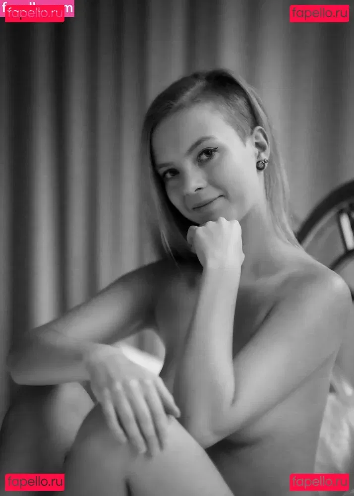 Emi Im Wunderland Onlyfans Photo Gallery 