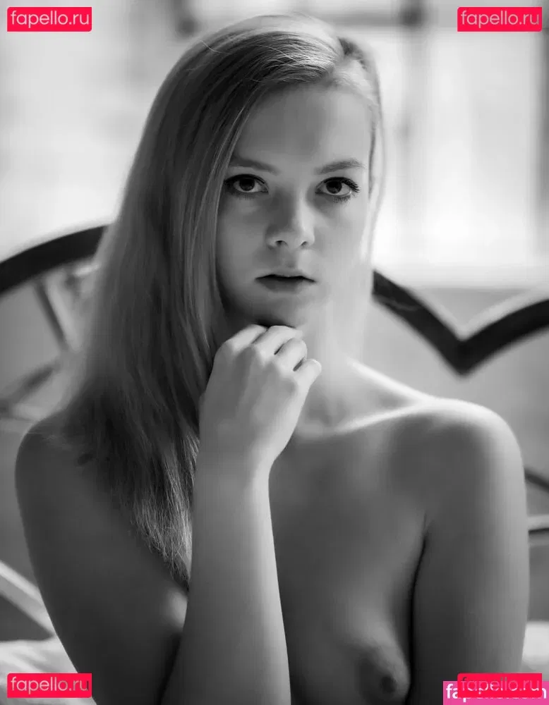 Emi Im Wunderland Onlyfans Photo Gallery 