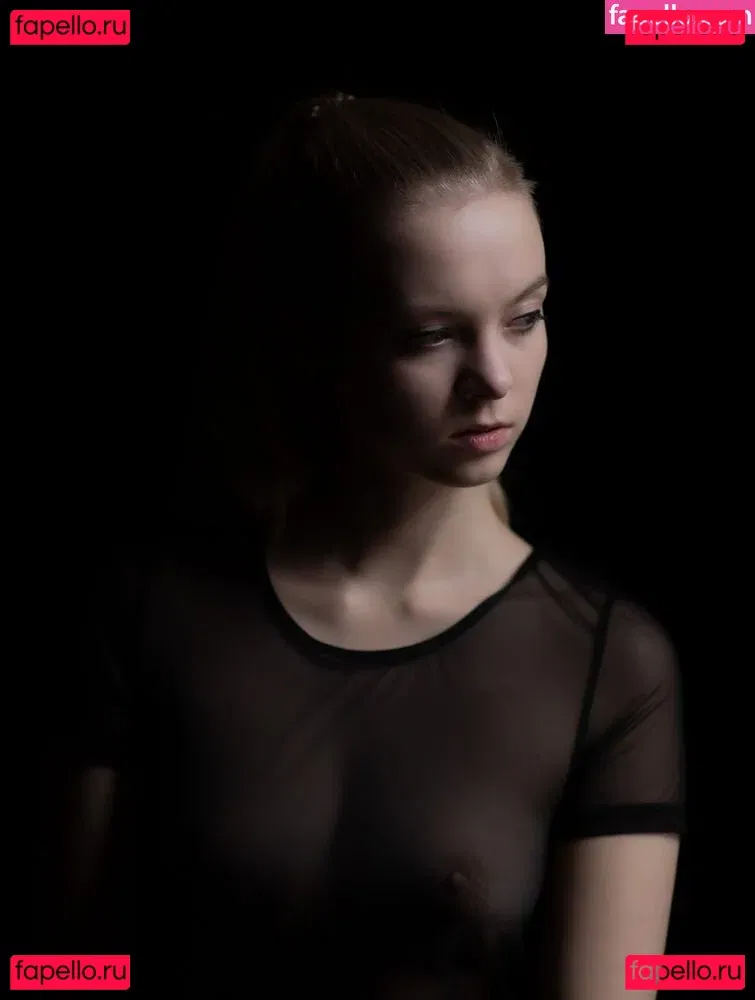 Emi Im Wunderland Onlyfans Photo Gallery 