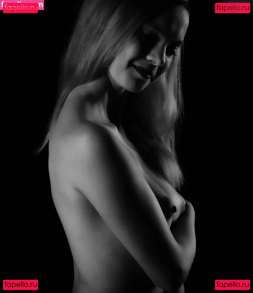 Emi Im Wunderland Onlyfans Photo Gallery 